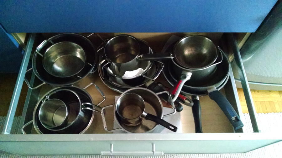 09d-pans_and_pots.jpg