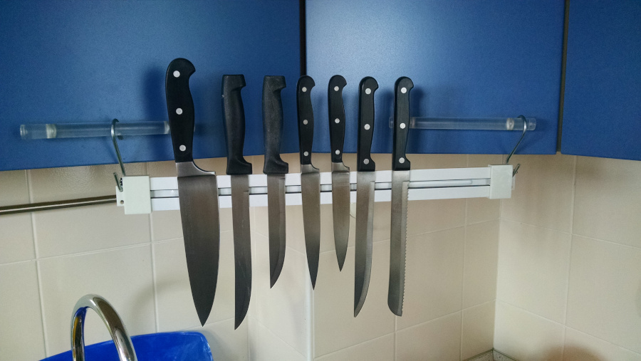 09i-knives_magnet.jpg